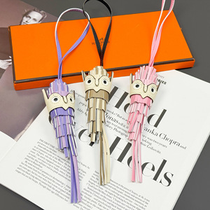 Nouveau porte-clés hibou en cuir PU avec pompon, cousu à la main, style pastoral, forme durable, haute qualité, accessoires pour bagages et voitures - Product Image 3