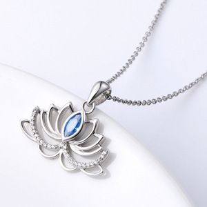 Elegante Collana con Ciondolo a Fiore di Loto Traforato per Donne, Gioiello di Moda per Uso Quotidiano, Idea Regalo - Product Image 2