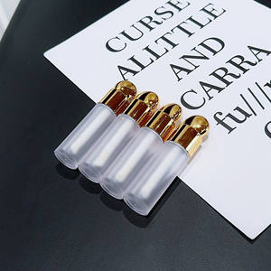 Tubes de brillant à lèvres vides de marque privée de 5ml avec logo personnalisé en or de luxe avec emballage avec brosse - Product Image 3