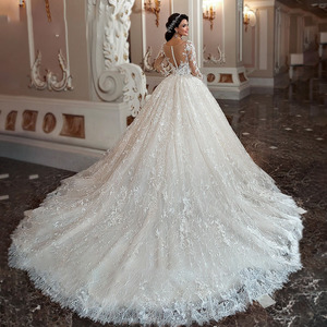 Princess Ball Gown Wedding Dress Sweetheart Neckline Long Train Vintage White Bridal Dress - Product Image 3