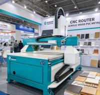 Machine de fraisage CNC acrylique 1325 de table pour surfaces solides et panneaux publicitaires, avec table à vide, structure robuste, fournisseur chinois
