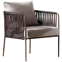 Ensemble de table de jardin élégant pour villa, design moderne, cadre en aluminium noir, résistant aux intempéries, sièges rembourrés orange