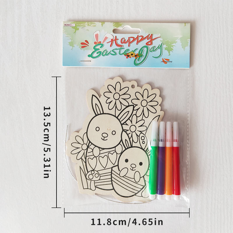 Piccolo coniglio tra i fiori