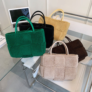 Bolso de mano de piel de invierno para mujer, <span class=keywords><strong>bolsa</strong></span> de mano cuadrada de felpa tejida con cordero cálido, a la moda, 2023 - Product Image 3