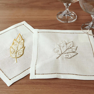 Serviette de cocktail en lin à motifs de feuilles Lustre |   Serviettes de table en lin 100% naturel, écologiques, réutilisables, motif feuille fait main - Product Image 1