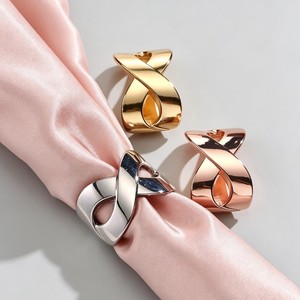 Clip para Bufanda Estilo Coreano Minimalista de Aleación en Forma de 8, de Alta Gama, con Acabado Brillante, Accesorio para Chales de Mujer - Product Image 1