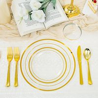 Ensemble de vaisselle jetable en plastique transparent et doré de 300 pièces pour 50 invités, comprenant des assiettes, des gobelets et des ustensiles pour les mariages et les fêtes