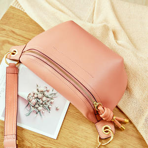 Nouvel Arrivage <span class=keywords><strong>Sac</strong></span> <span class=keywords><strong>Banane</strong></span> en <span class=keywords><strong>Cuir</strong></span> pour <span class=keywords><strong>Femme</strong></span>, <span class=keywords><strong>Sac</strong></span> de Poitrine Tendance avec Chaînes - Product Image 4