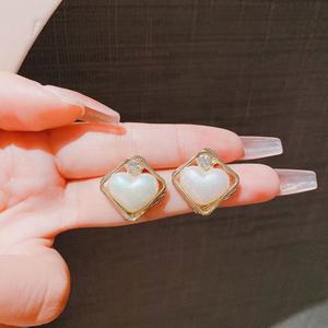Elegant Cute Geometric Zircon Heart-shaped <b>Pearl</b> Stud Earrings Gold Plated Zinc Alloy Women's Party <b>Jewelry</b> Gift - Product Image 2