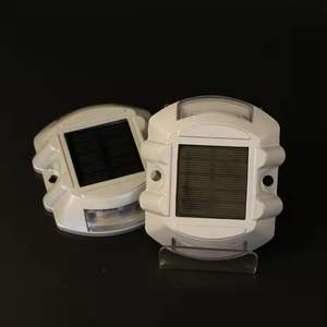 Straßenverkehrswarnspitzen reflektierender Straßen- und Brücken-Spitzen-LED-Guss-Solar-Spitzen aus Aluminium Pferdeschnür - Product Image 3