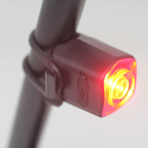 Nueva Luz de Bicicleta Mini Recargable USB-C, Luz Trasera LED Pequeña para Bicicleta, ABS - Product Image 3