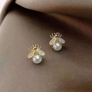 Wholesale Women Fashion Design Modern Daily Wear Insect Ear Jewelry Pave Crystal Pearl Earrings