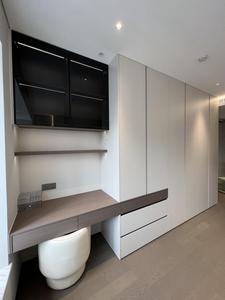 Armadio a tutta altezza con illuminazione a LED e sensore per ampie ville, suite private e aree di stoccaggio - Product Image 3
