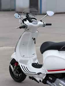 Scooter <span class=keywords><strong>Vespa</strong></span> <span class=keywords><strong>150</strong></span> in Stile Retrò Italiano per il Pendolarismo Urbano Quotidiano - Product Image 5