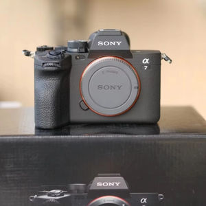 Appareil photo reflex numérique <span class=keywords><strong>Alpha</strong></span> <span class=keywords><strong>7</strong></span> IV 95 % neuf, 33 MP, capteur CMOS Full HD, avec écran tactile, batterie au lithium et carte SD - Product Image 1