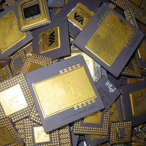 ซีพียู Pentium 2-core 2.33GHz 12MB L2 Cache Ceramic Desktop CPU Socket 478 มือสอง สำหรับการรีคัฟเวอรี่ Goldd - Product Image 3