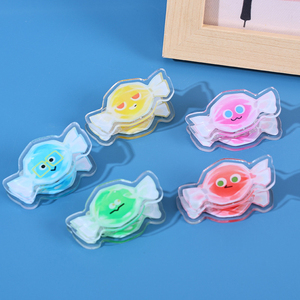 Pince en acrylique PP durable en gros, motif dessin animé créatif, pour notes, photos, bricolage, marque NASNAK - Product Image 1