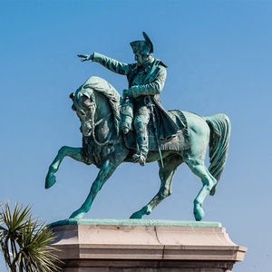 Statue napoléon et cheval grandeur nature en bronze pour décoration extérieure - Product Image 1