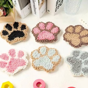 Lot de 6 sous-verres à griffes de chien pour débutants, adultes et enfants, faits main en coton et polyester, faciles à réaliser avec la technique Punch Needle - Product Image 5