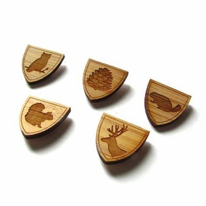 Nuevo Pin Personalizado de Madera Esmaltada, Diseño 2D/3D, Lindo, con Forma de Corazón, Redondo, Cuadrado, Estrella, Suave o Rígido, para Solapa - Product Image 2