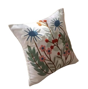 Fodera per cuscino e copricuscino in cotone 100% con ricamo vegetale intrecciato, stile classico, di tendenza moderna, per hotel e uso domestico - Product Image 1