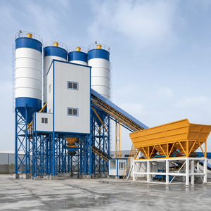 Ligne de production de centrales à béton stationnaires avec convoyeur à bande et silos à ciment pour projets de construction - Product Image 1
