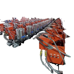 Machine de marquage de lignes polyvalente capable d'appliquer du thermoplastique, de la peinture et du ruban préformé - Product Image 1