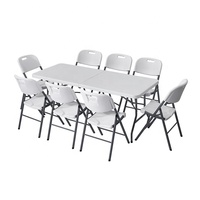 Tables pliantes en plastique pour événements et réceptions en plein air