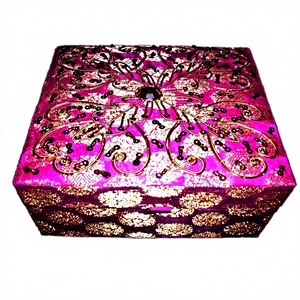 Bolso de Regalo Navideño Rectangular Bordado a Mano con Diseño de Flores en Rosa Dorado (6" Ancho x 6" Largo x 3" Alto) - Product Image 1
