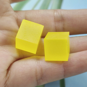 Material sin cortar de color amarillo fluorescente, sintético, Ce GAGG, granate de gadolinio-aluminio-gallio, en bruto para la fabricación de gemas sueltas - Product Image 4