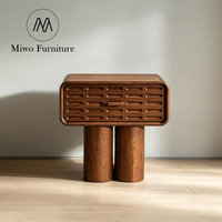 Table de chevet moderne en chêne naturel avec tiroir, design colonne ronde, pour chambre d'hôtel et appartement