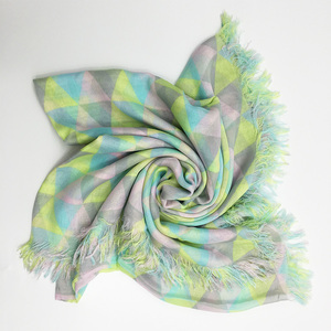 Sciarpa Oversize in Modal Nera e Gialla per Donna, Scialli e Sciarpe in Modal in Offerta - Product Image 2