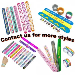 La plupart des gens choisissent un bracelet à rabat à la mode pour Noël - Product Image 6