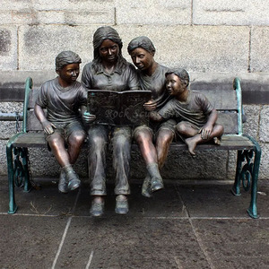 Decorazione da Giardino, Statua in Bronzo a Grandezza Naturale, Scultura di Insegnante con Bambini che Leggono, Design d'Arte Moderna - Product Image 1