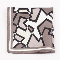 Usine bon prix 30x30cm mouchoirs imprimés numériques en gros/personnalisé 100% soie fait à la main coloré mouchoir de poche