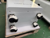 Batería Vertical Móvil LiFePO4 de 51.2V 200Ah 48V 10.24kWh con Ruedas, BMS Inteligente, 6000 Ciclos, Sistema de Almacenamiento Solar para el Hogar