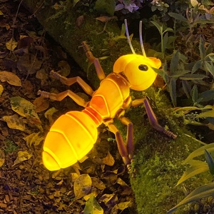 Statua Illuminata Gigante IP65 a Forma di Farfalla, Libellula, Ape, Formica per Decorazione Esterna di Parchi, Giardini, Halloween e Festività - Product Image 5