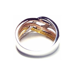 Bague de fiançailles et de mariage large en or 18 carats trois tons avec diamant 100 % naturel au design torsadé tendance pour femme - Product Image 3