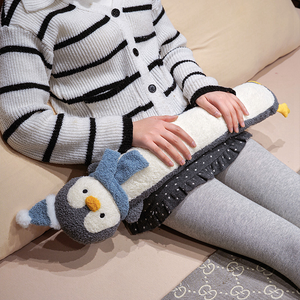 Bouteille d'eau chaude longue en caoutchouc personnalisée en gros avec housse en <span class=keywords><strong>peluche</strong></span> pingouin - Product Image 4