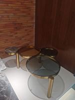 Table basse ronde en verre façonné