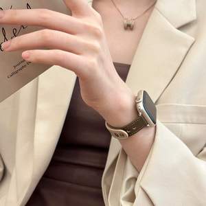 Correa Delgada de Cuero Genuino para <span class=keywords><strong>Apple</strong></span> <span class=keywords><strong>Watch</strong></span> SE 10 9 Ultra 8-2, Diseño Delgado para Mujer, Doble Remache de Dos Tonos, 8 Colores - Product Image 3