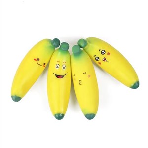 Jouet à pincer en caoutchouc mignon, en forme de <span class=keywords><strong>banane</strong></span> simulée, avec son et sensation de <span class=keywords><strong>boue</strong></span> rouge, à récupération lente, pour décompression, vente en gros - Product Image 3