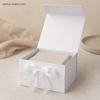 Boîte cadeau pliable carrée blanche personnalisée avec ruban pour emballage de luxe de bijoux, cosmétiques, bougies et coffrets cadeaux