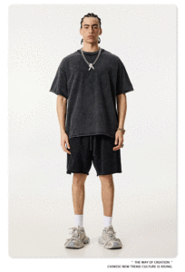 เสื้อยืดคอกลมแขนสั้นสีเทาเข้มสำหรับผู้ชาย ทรงปกติ สวมใส่สบาย ผ้าเจอร์ซีย์ถัก สีพื้น - Product Image 3