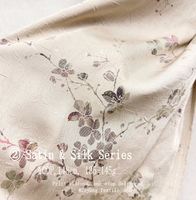 Tissu satiné en acétate mat froissé avec imprimé de fleurs de prunier orientales, pour cheongsam, robe de mariée et décoration intérieure