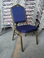 Chaise de banquet en métal à cadre noir, nouveau design, tissu bleu et rouge, chaises de mariage pour hôtel