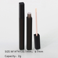 Carré rayé noir satin 2g mince tube lèvre glaçure tube brillant à lèvres bouteille emballage personnalisé noir mat sensation main peinture