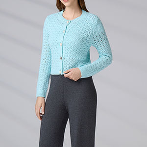 Pull personnalisé avec logo, tricot ajouré bleu clair d'hiver, col rond, boutonné, pull court en tricot pour femmes, cardigan - Product Image 1