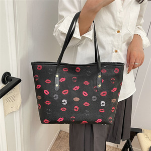 Borsa a tracolla grande capacità versione coreana popolare 2026, borsa tote alla moda con motivo rossetto rosso da donna - Product Image 4