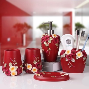 Set di Accessori da <span class=keywords><strong>Bagno</strong></span> in Resina Stile Cinese con Fiori Rossi, Decorazione per Hotel, Dispenser di Sapone e <span class=keywords><strong>Tazza</strong></span> - Product Image 1
